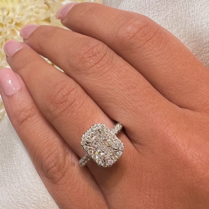 Radiant Seamless Halo Engagement Ring