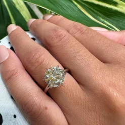 Round Lara Engagement Ring